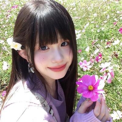 在塑料泡沫的男孩